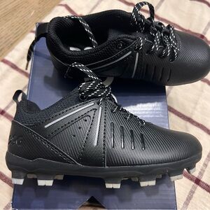 DSG KIDS BASEBALL CLEAT BLACK SIZE 10